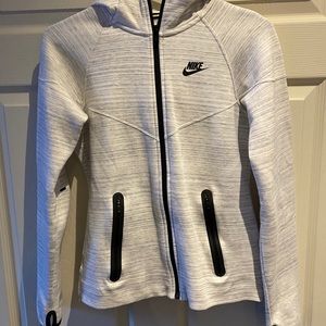 Nike tech fleece sweater